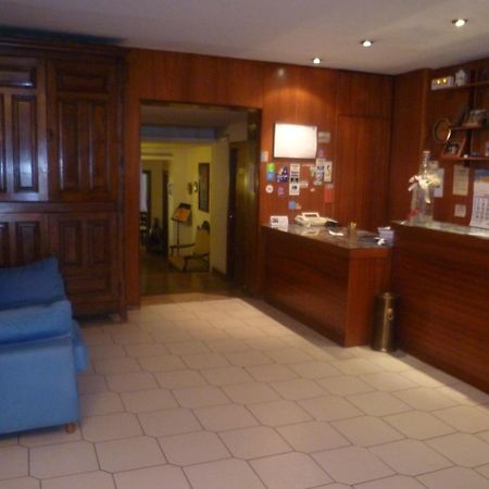 Hostal Pirineos بارباسترو المظهر الخارجي الصورة
