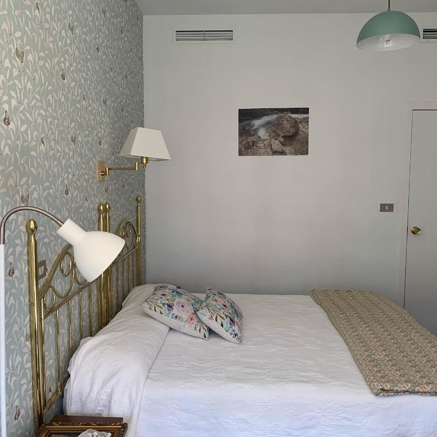 Hostal Pirineos بارباسترو المظهر الخارجي الصورة