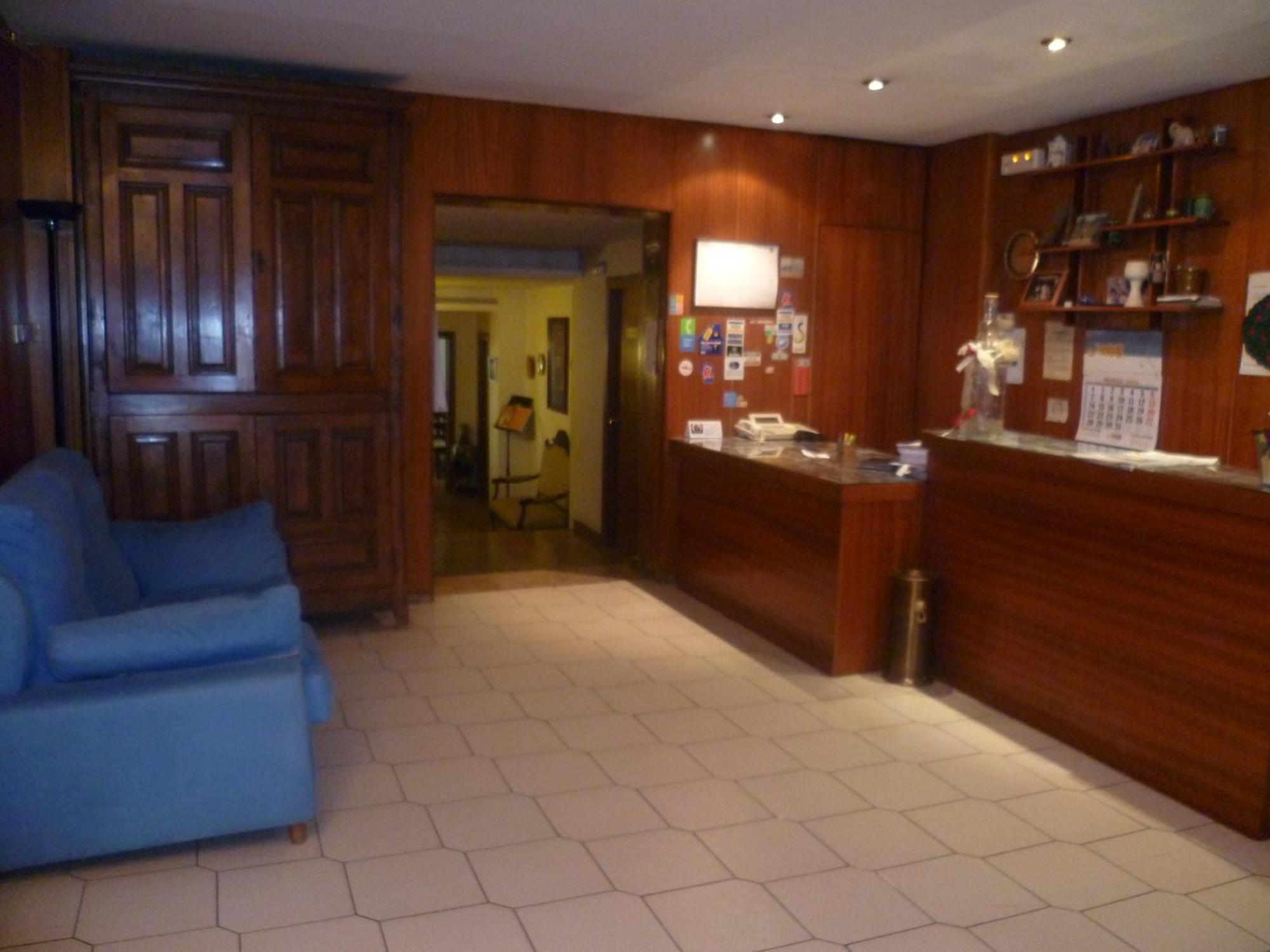 Hostal Pirineos بارباسترو المظهر الخارجي الصورة